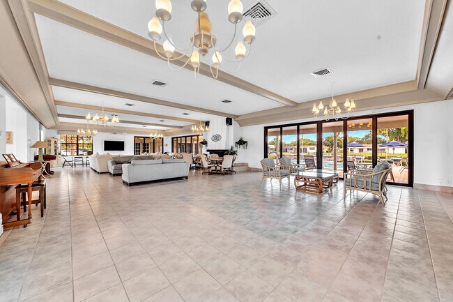 Building Photo - 120 Cypress Club Dr