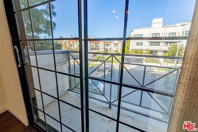 Building Photo - 860 S Lucerne Blvd