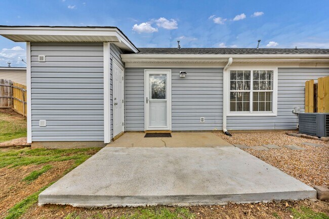 Building Photo - BEAUTIFULLY RENOVATED TWO BEDROOM IN CHAPIN