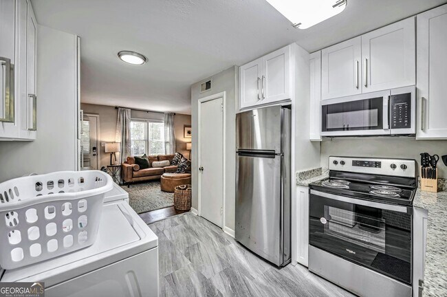 Building Photo - 2858 Rosehill St