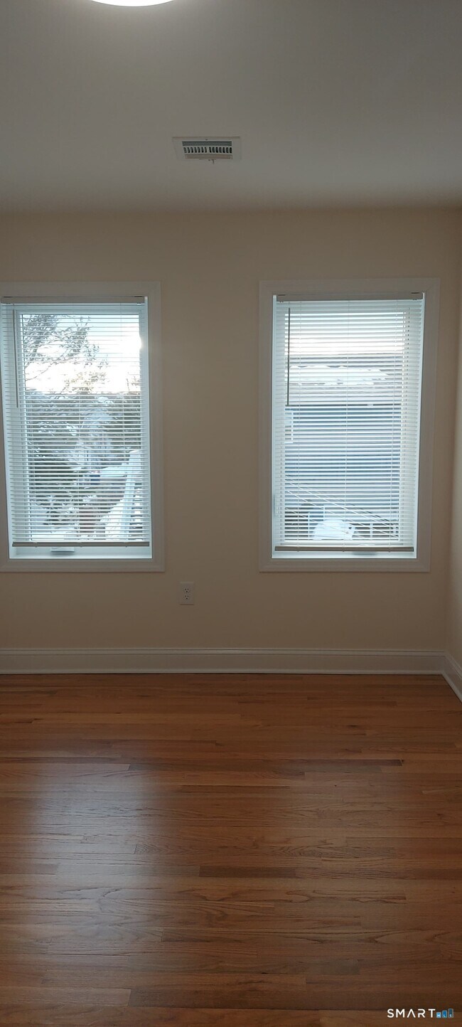 Building Photo - 67 Osborne Ave