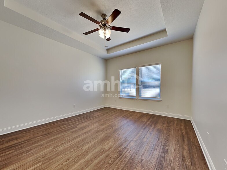 Building Photo - 917 Sunny Stroll Dr