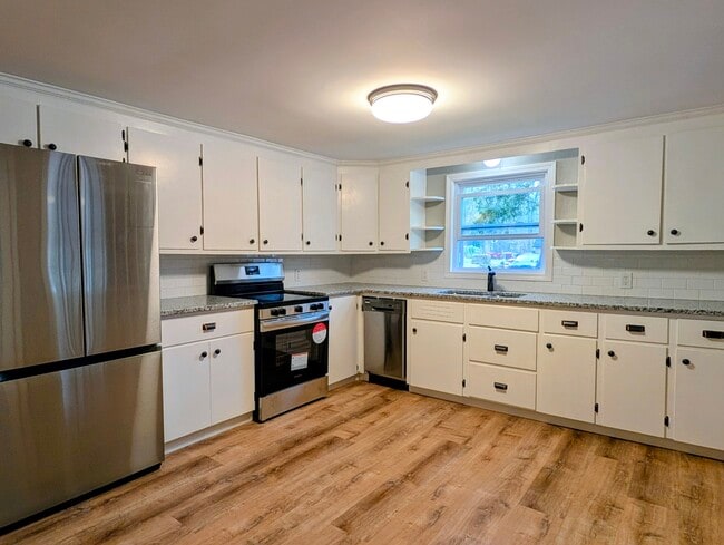 Building Photo - 2529 Main St