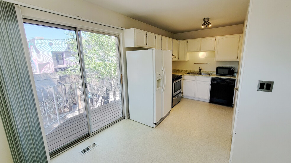 Building Photo - 2085 E Browning Ave