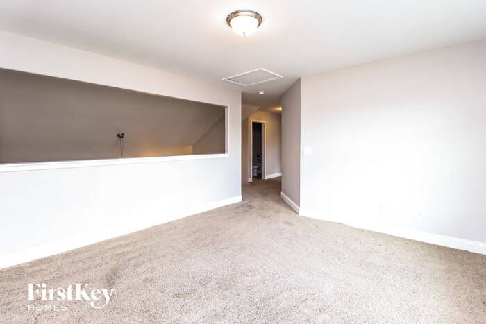Building Photo - 495 River Crest Dr N