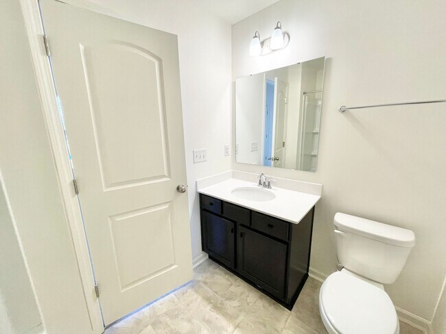 Building Photo - Charming Townhome Community in Mooresville...