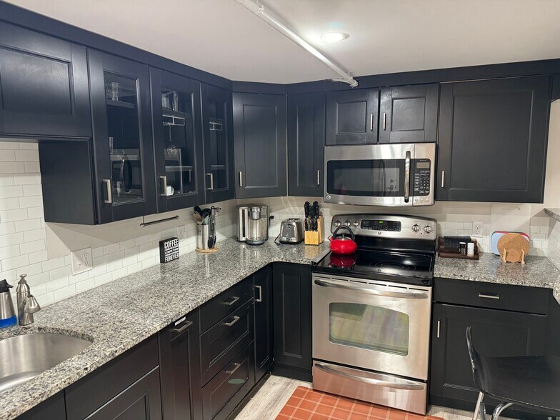 Building Photo - 171 Foster St