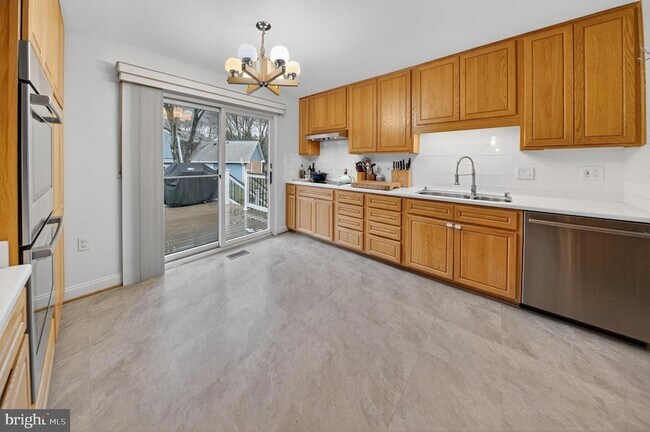 Building Photo - 1726 Glastonberry Rd