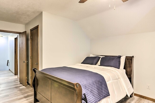 Building Photo - 6834 Woodmeadow Dr