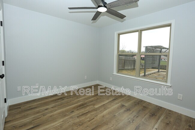 Building Photo - 57 Taylor Dr