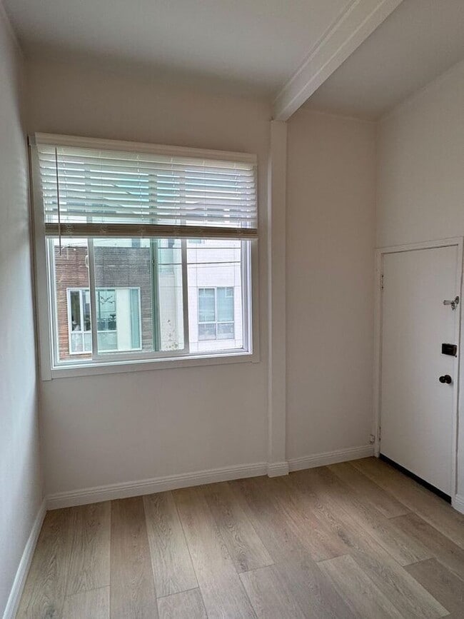 Building Photo - 169 Fair Oaks St