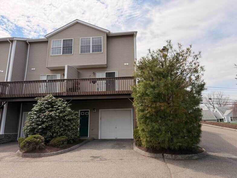 Building Photo - 39 Coram Rd