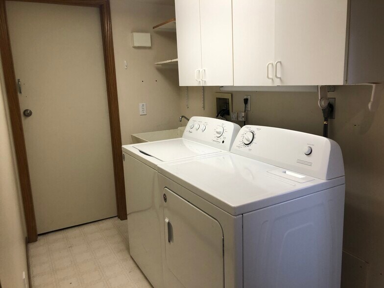 Building Photo - 1200 NE McGee St