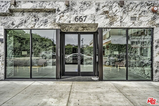 Building Photo - 667 N Wilton Pl