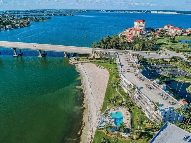 Building Photo - 6265 Sun Blvd