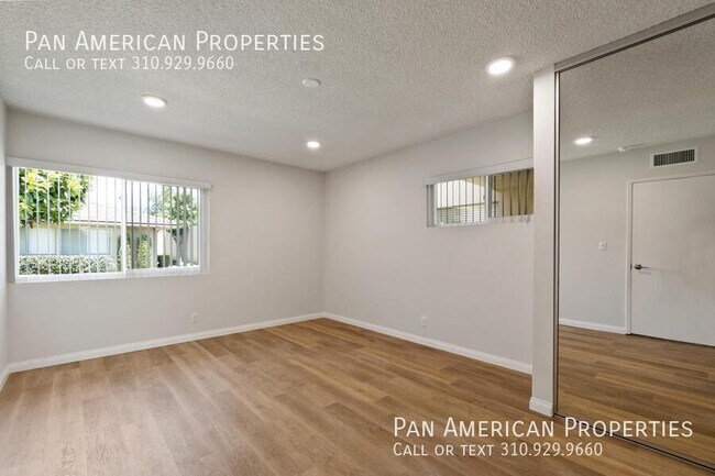 Building Photo - 450 Vista Dr