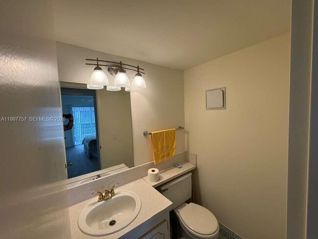 Building Photo - 536 Fanshaw M