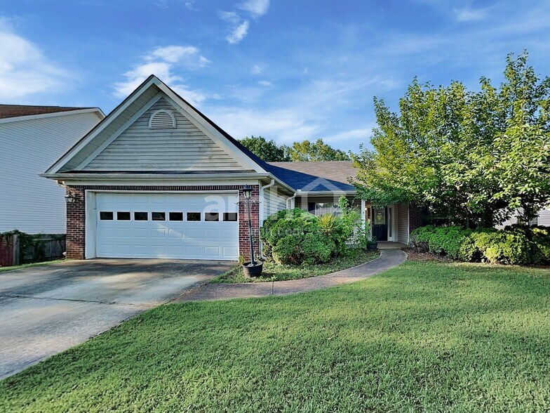 Primary Photo - 3668 Jackson Bluff Dr