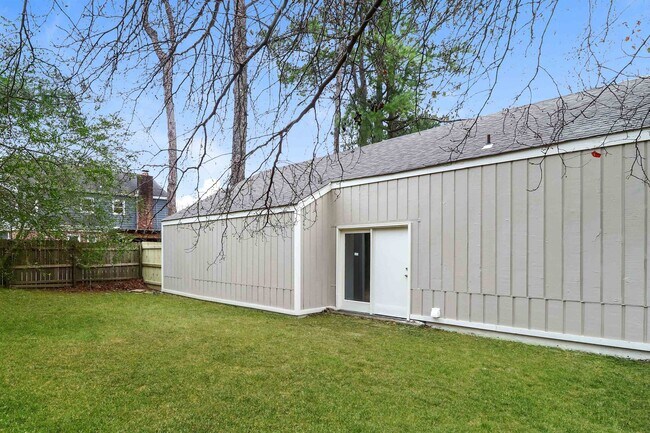 Building Photo - 1350 Brookside Dr