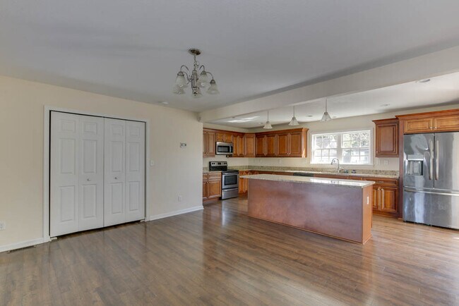 Building Photo - 2 Alden Ave