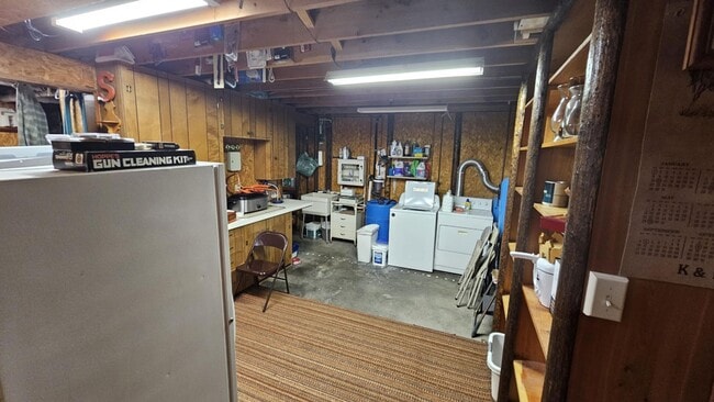 Building Photo - Fully Furnished house on 40 Acres Horse Pr...