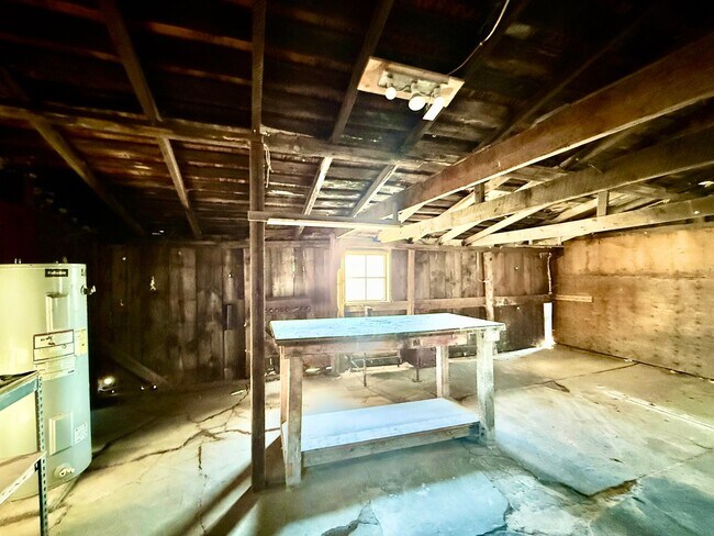 Building Photo - 210 18th St