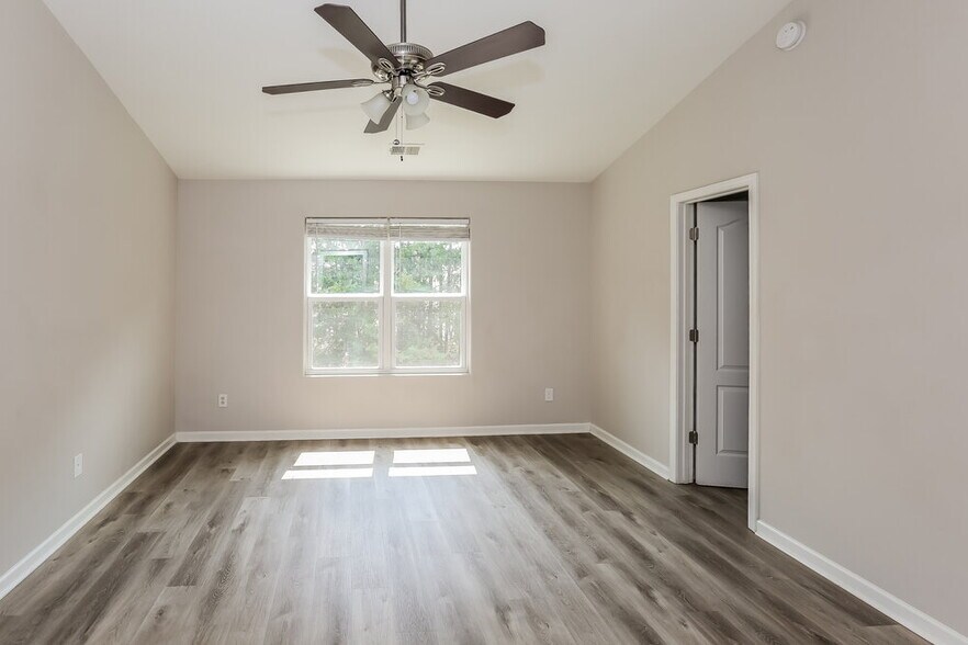 Building Photo - 2621 Meadow Crossing Dr