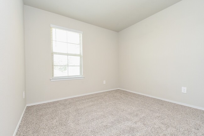 Building Photo - 40530 Birch Shadows Ct
