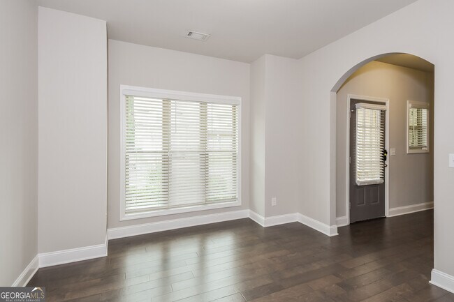 Building Photo - 732 Overlook Gln Dr