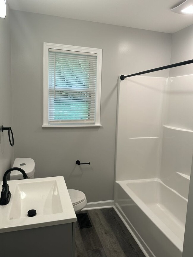 Building Photo - *JULY SPECIAL* Reduced Rent! Fully Renovat...