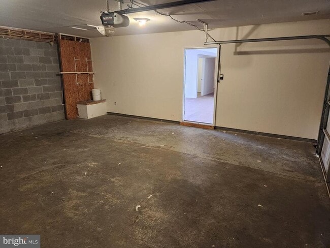Building Photo - 37130 Mowry Ln