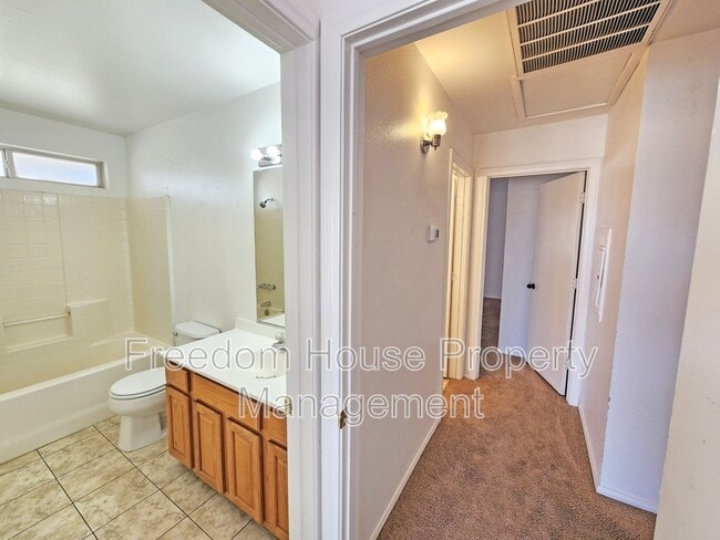 Building Photo - 2341 E Calvada Blvd