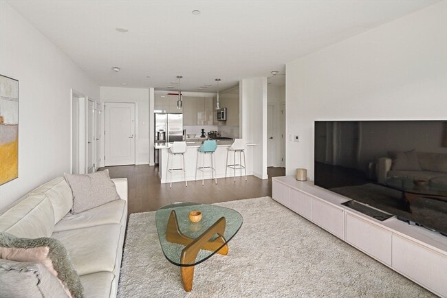 Building Photo - 45 Lewis St