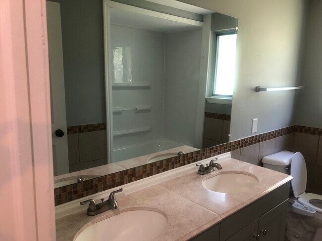 Building Photo - 10255 Wayne Rd