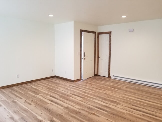 Building Photo - Jump Acres
