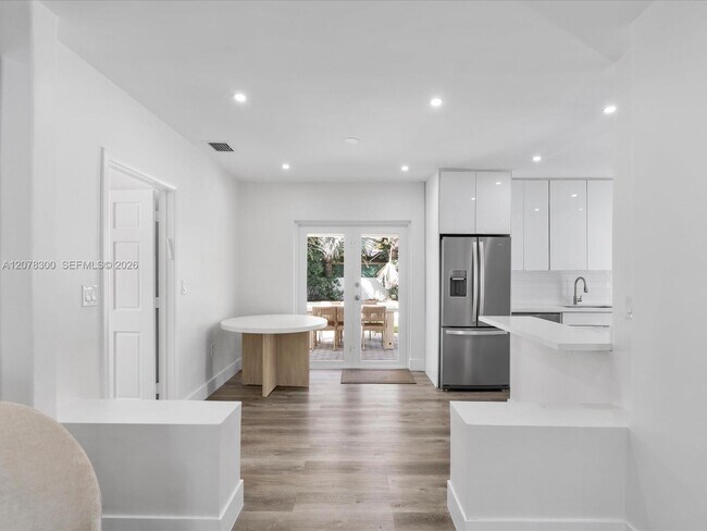 Building Photo - 8934 Harding Ave