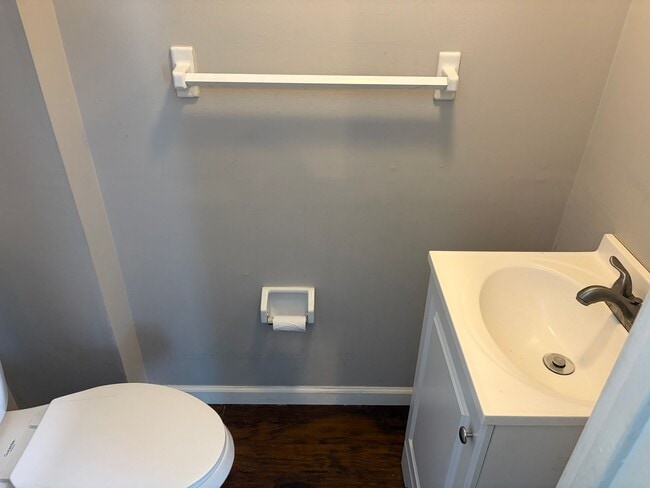 Building Photo - Renovated 3 Bed Twin Home for Rent