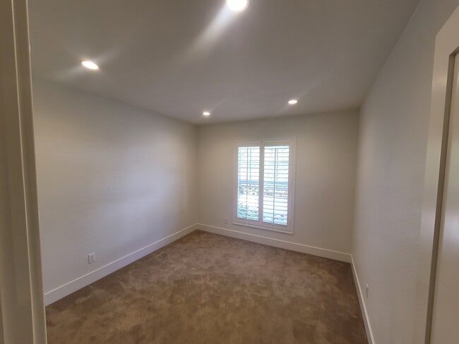 Building Photo - 1081 Triunfo Canyon Rd