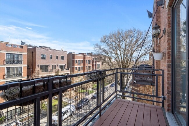 Building Photo - 3734 N Wilton Ave