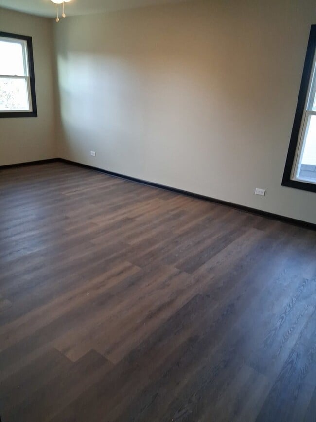 Building Photo - 1210 Diane Ln