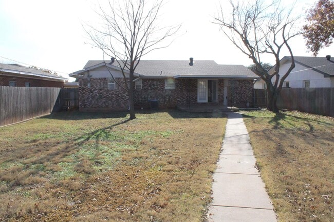 Building Photo - 1610 Christine Rd