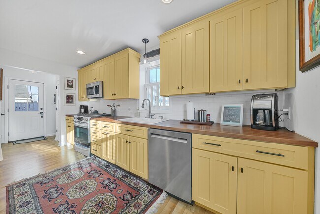 Building Photo - 814 Locust St