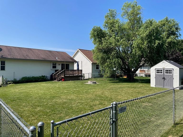 Building Photo - 6921 Village Park Dr