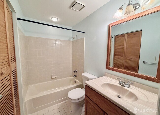 Building Photo - 2310 Ravens Crest Dr