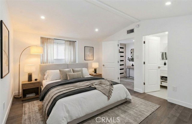 Building Photo - 20547 Kittridge St