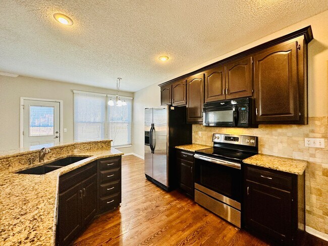 Building Photo - **BRAND NEW CARPETS** Beautiful Home in Bl...