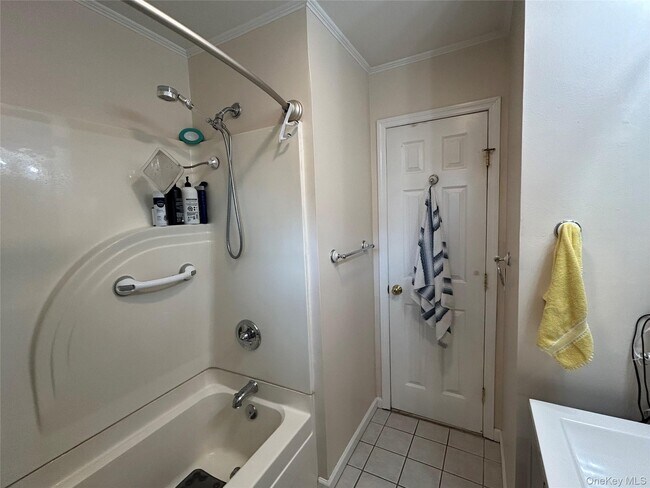 Building Photo - 102 Overocker Rd