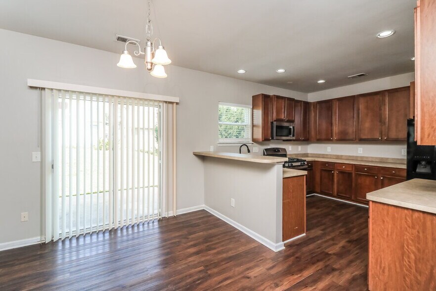Building Photo - 1647 Bradmere Ln