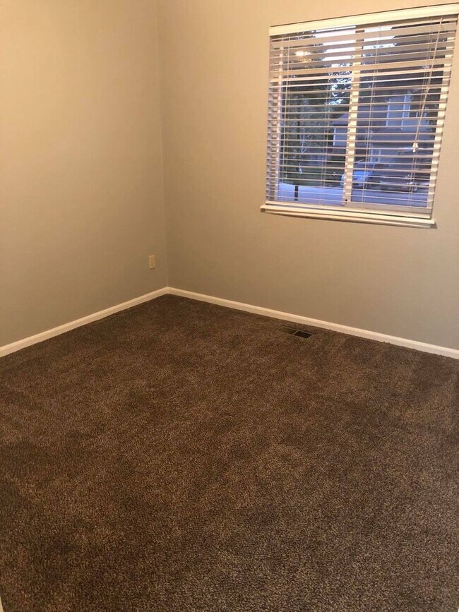 Building Photo - Bright 3 Bed, 2 Bath, Ranch-Style Home in South Fort Collins!