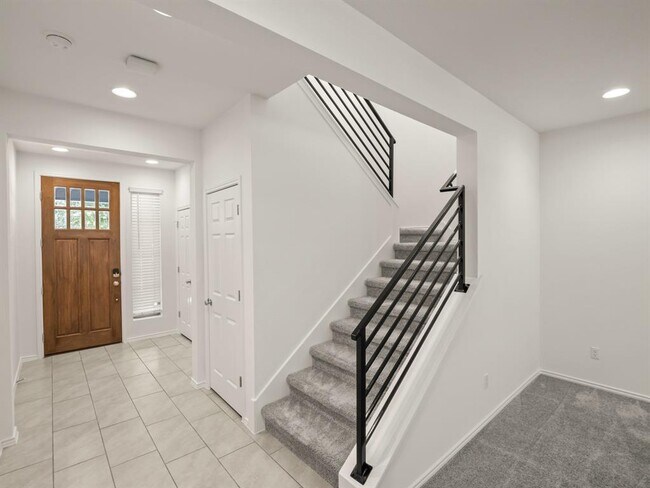 Building Photo - 605 Golden Glory Rd